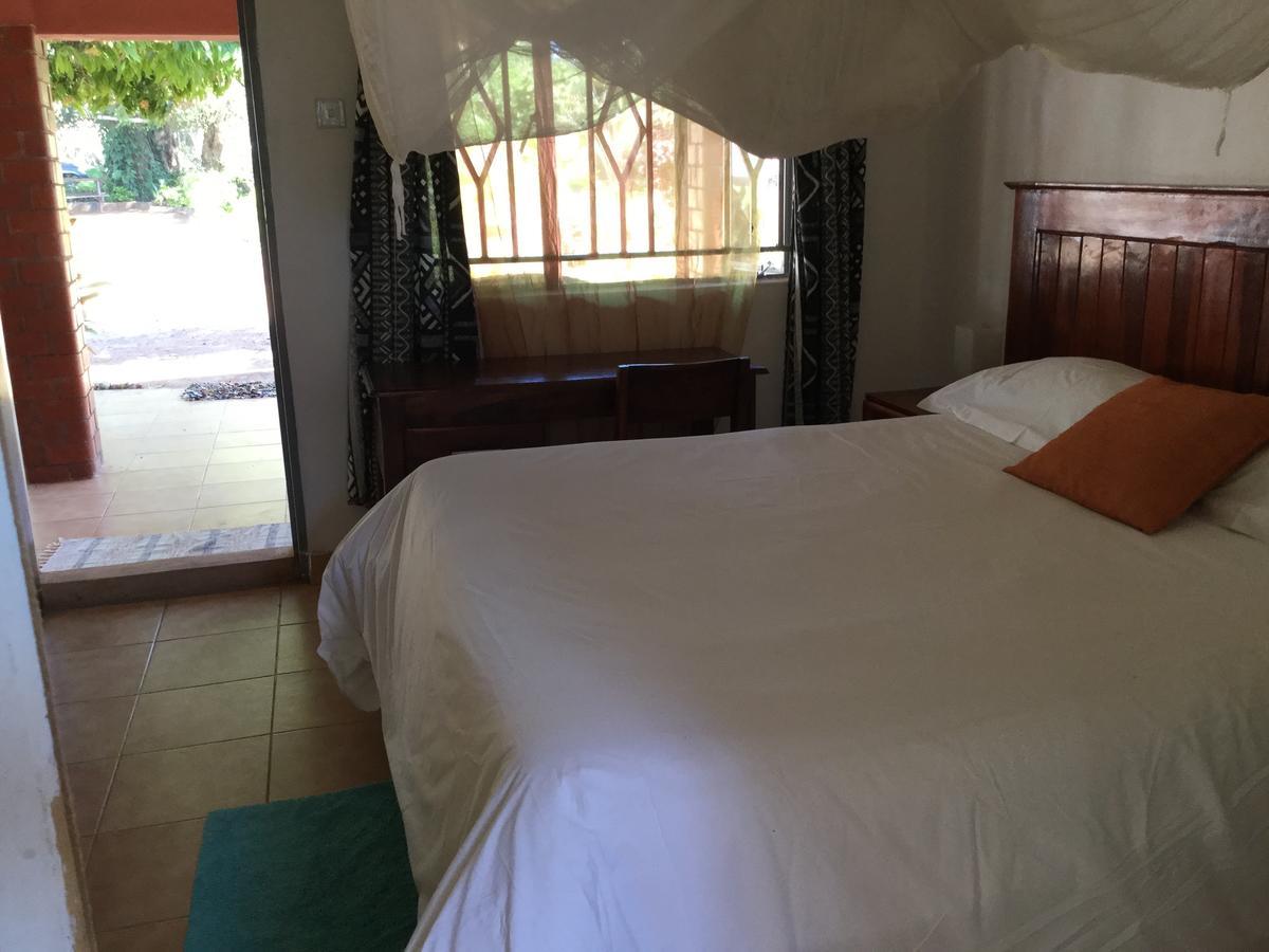 Bed and Breakfast Tabonina Bis à Livingstone Extérieur photo